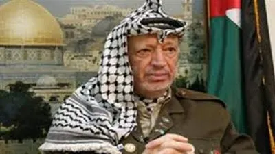 بندقية ثائر على غصن زيتون.. الذكرى الـ15 لرحيل الرئيس الفلسطيني ياسر عرفات
