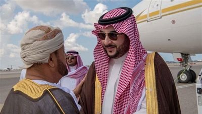نائب وزير الدفاع السعودي يصل العاصمة العمانية في زيارة رسمية