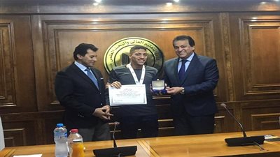 وزيرا التعليم العالي والرياضة يكرمان منتخب الجامعات لكرة الصالات