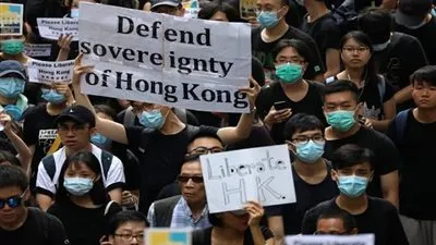 شرطة هونج كونج: العنف يقود البلاد إلى 