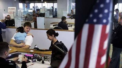 محكمة أمريكية تحسم الجدل بشأن تفتيش هواتف المسافرين