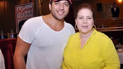 دلال عبد العزيز: 