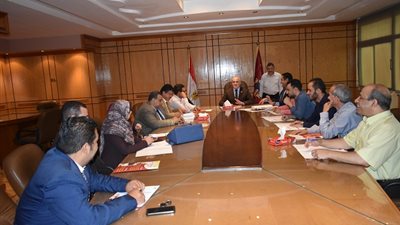 رئيس جامعة الفيوم يعلن شراء جهاز تصحيح آلي وطباعة الامتحانات داخل المطبعة المركزية (صور)