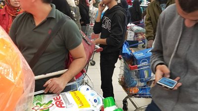 بالصور.. أزدحام شديد  على عروض البلاك فرايدي 2019 في كارفور