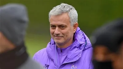 تعليق ناري من مورينيو على رغبة أرسنال التعاقد معه