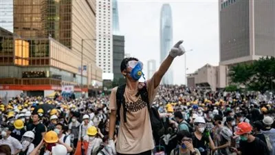 انطلاق أول مسيرة مخطط لها من المتقاعدين والطلاب في هونج كونج