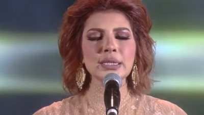 بإطلالة أنيقة.. أصالة تُشعل حفلها بموسم الرياض (فيديو)