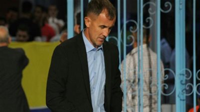 لاعبي نادي الزمالك يدعمون ميتشو بعد الهزيمة أمام مازيمبي (صور)