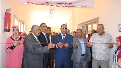 غلاب يفتتح معرض 