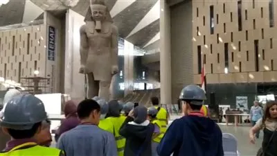 شاهد.. رد فعل الأطفال عند رؤيتهم تمثال رمسيس بالمتحف الكبير لأول مرة بحياتهم