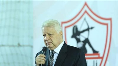مرتضي منصور يعقد جلسة طارئة مع لاعبي الزمالك