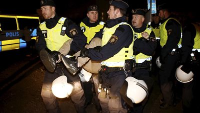 تقارير: مئات الآلاف يقيمون في السويد دون التحقق من الهوية