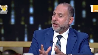 أستاذ طب نفسي يكشف كارثة تسببها مواقع التواصل الاجتماعي (فيديو)