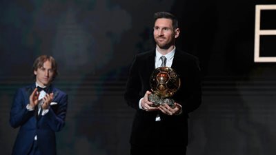 ماذا قدم ميسي في مواسم تتويجه بالكرة الذهبية ؟