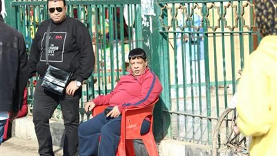 شاهد.. حزن عبد الباسط حمودة في جنازة شعبان عبدالرحيم (صور)