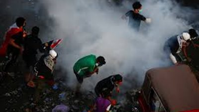 الأمن العراقي يستخدم القوة لتفريق متظاهرين وسط كربلاء