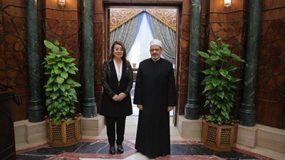 الطيب لغادة والي: اختيارك للمنصب الدولي دلالة على قدرة المرأة المصرية 