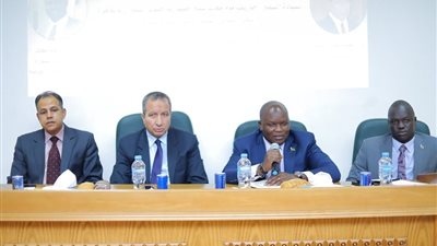 رئيس جامعة السويس يستقبل سفير دولة السودان  (صور)