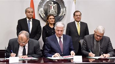 مصر توقع اتفاق مع المؤسسة الدولية الاسلامية لدعم السلع البترولية والتموينية بـ 1.1 مليار دولار 