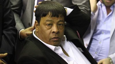 شاهد.. لحظة وصول عبد الباسط حمودة عزاء شعبان عبدالرحيم  بفيصل (صور وفيديو)