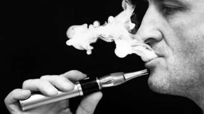  التدخين الإلكتروني يمكن أن يلحق الضرر بالرئتين