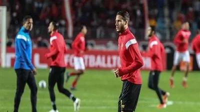 الأهلي بالزي التقليدي أمام الهلال السوداني
