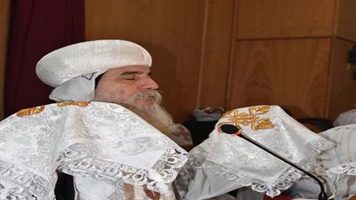 الأنبا غبريال يترأس قداس ذكرى الأربعين للقمص بقطر منير