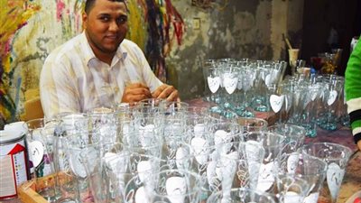 رئيس الغرفة التجارية بالدقهلية: 4 آلاف جنيه متوسط دخل العامل في صناعة الزجاج بقرية جراح (فيديو) 