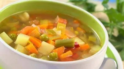 طريقة عمل شوربة الخضار الصحية اللذيذة 