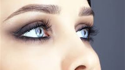 بديل للأيلاينر ومُفيد للعيون.. ما لا تعرفيه عن قلم الكحل وطريقة تطبيقه