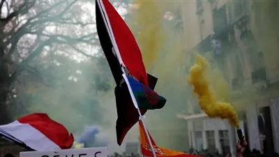 الإضرابات الفرنسية تدخل يومها الرابع بقوة