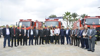 محافظ دمياط تستلم ٣ سيارات إطفاء بتكلفة ١١ مليون جنيهًا (صور) 