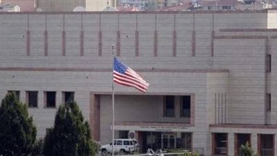 السفارة الأمريكية في بغداد تطلب من رعاياها عدم السفر إلى العراق