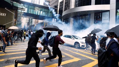 زعيمة هونج كونج تتجه لتعديل وزاري