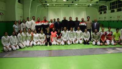 وزير الرياضة يشهد تدريب منتخبي السلاح والجمباز