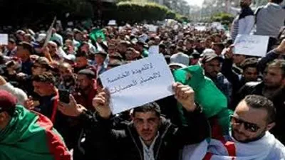 محكمة جزائرية تدين رئيسين سابقين بشأن قضايا فساد