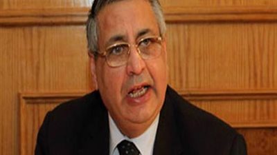 وزير الصحة الأسبق يحذر من البوس.. والسبب خطير (فيديو)