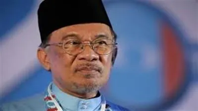 الشرطة الماليزية تستجوب رئيس الوزراء بشأن مزاعم الاعتداء الجنسي