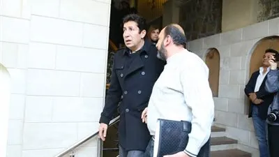 هاني رمزي يصل عزاء المخرج  سمير سيف