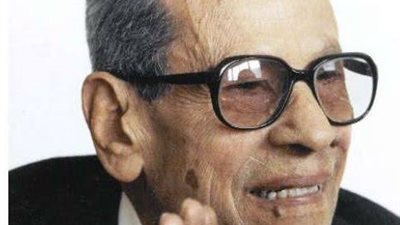 في ذكرى ميلاده.. نجيب محفوظ تزوج سرًّا ورفض استلام جائزة نوبل