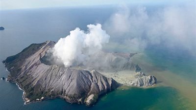 ارتفاع عدد قتلى ثوران بركان نيوزيلندا إلى ثمانية