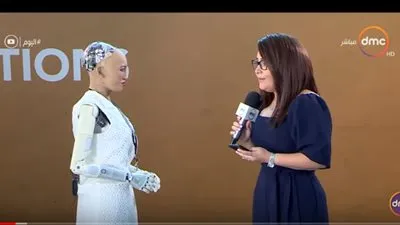 الروبوت صوفيا: شرم الشيخ مدينة رائعة ومدهشة (فيديو)