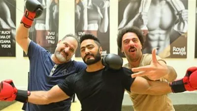 تامر حسني يروج لفيلمه 'الفلوس' عبر 