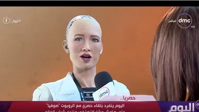 الروبوت صوفيا: مصر أم الدنيا (فيديو)