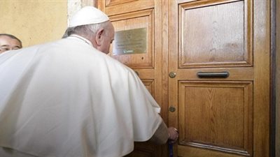 البابا فرنسيس يفتتح مقرا جديدا لمنظمة سكولاس أوكورينتيس بالفاتيكان