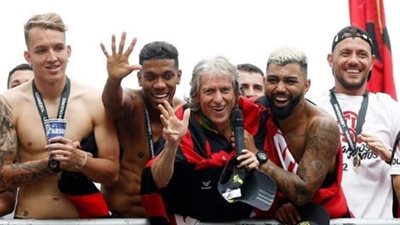 مدرب فلامنجو يتحدى الهلال السعودي