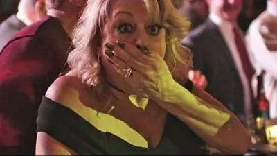 شركة أمريكية تفاجئ موظفيها بمغلفات حمراء