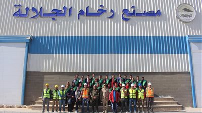 طلاب جامعة القاهرة في زيارة لمدينة الجلالة (صور)