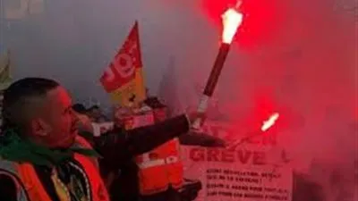 فرنسا تعين سياسيًا جديدًا لدراسة إصلاحات المعاشات الشائكة