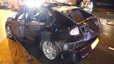 رجل ينجو باعجوبة بعد انفجار سيارته وهو بداخلها بسبب اشعال سيجارة